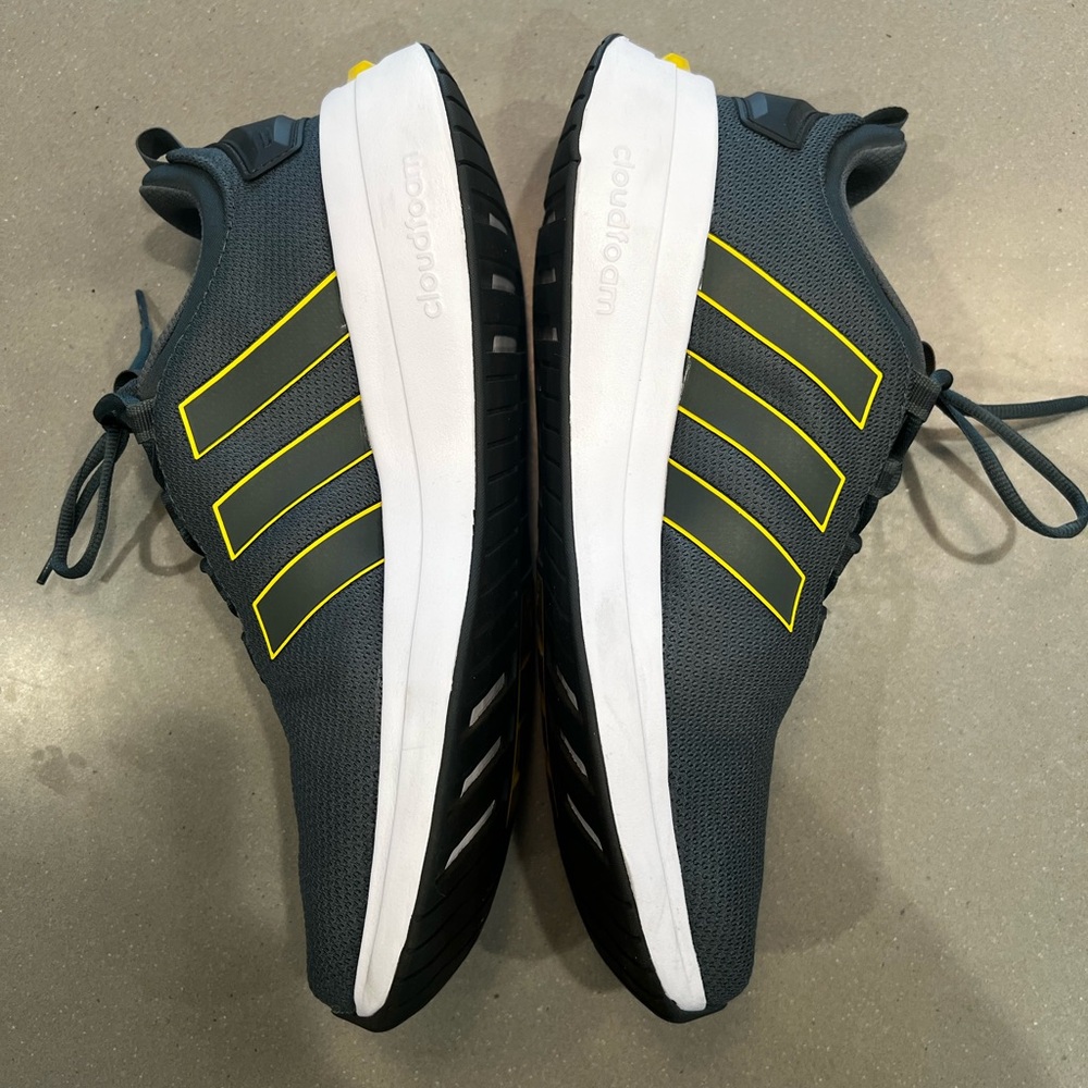 Men’s Adidas Racer TR23 Olive Green/White Sneakers
Size 12. - Picture 8 of 12
